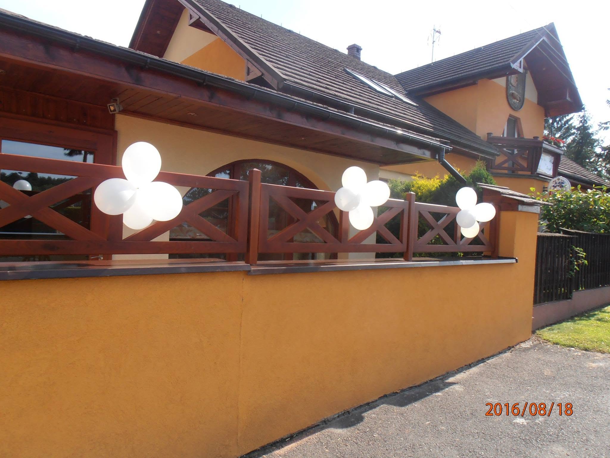 Budynek i taras La Mirage
